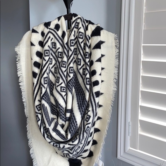 ❤️AZTEK TRIBAL PRINT SQUARE BLANKET SCARF ❤️ - Picture 4 of 6